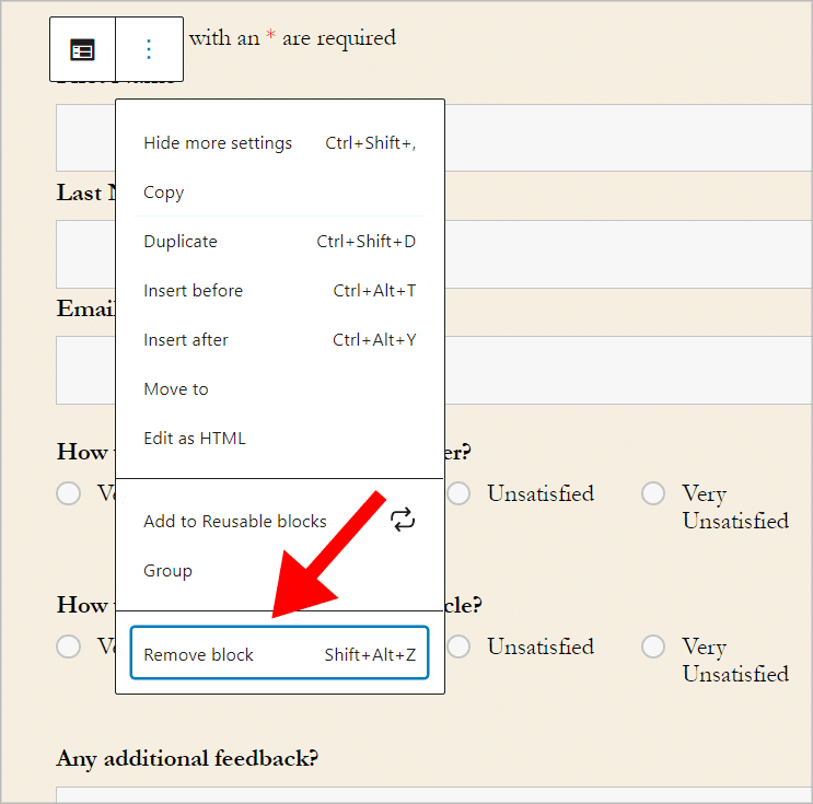An arrow pointing to the 'Remove block' option in the WordPress block editor